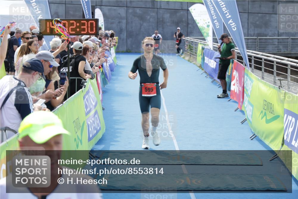 10.08.2025 - GEWOBA Citytriathlon Bremen H.Heesch http://msf.ph/oto/8553814 10.08.2025 14:02:34 Ziel 595, 873 meine-sportfotos.de