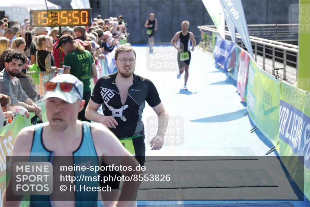 10.08.2025 - GEWOBA Citytriathlon Bremen H.Heesch http://msf.ph/oto/8553826 10.08.2025 15:15:54 Ziel 74, 285, 290 meine-sportfotos.de