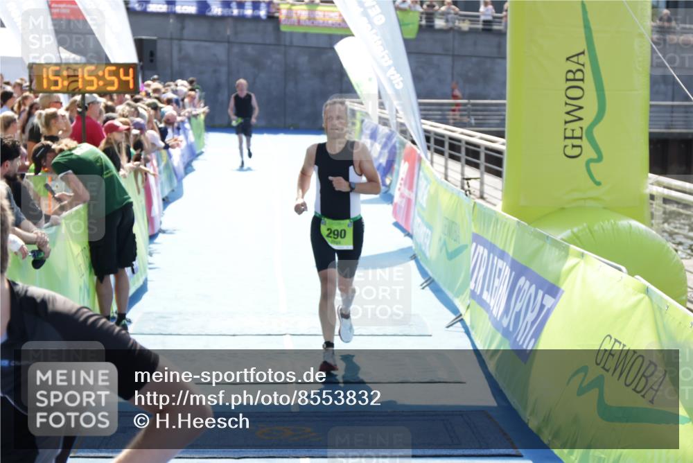 10.08.2025 - GEWOBA Citytriathlon Bremen H.Heesch http://msf.ph/oto/8553832 10.08.2025 15:15:58 Ziel 74, 290 meine-sportfotos.de