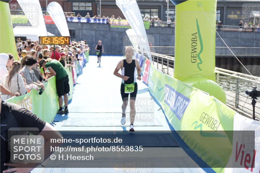 10.08.2025 - GEWOBA Citytriathlon Bremen H.Heesch http://msf.ph/oto/8553835 10.08.2025 15:15:58 Ziel 74, 290 meine-sportfotos.de