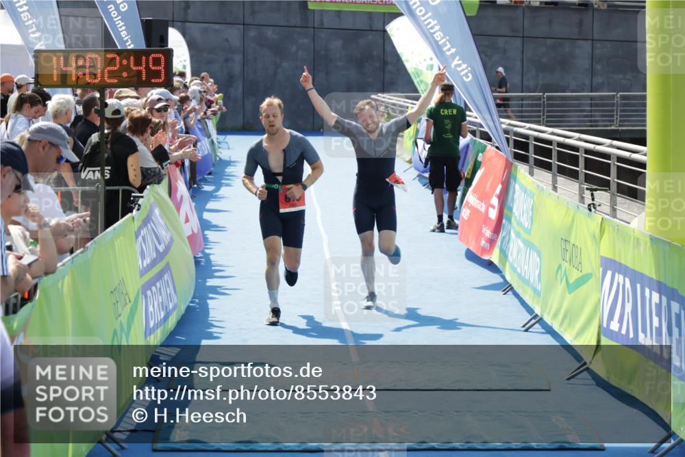 10.08.2025 - GEWOBA Citytriathlon Bremen H.Heesch http://msf.ph/oto/8553843 10.08.2025 14:02:52 Ziel 613, 618, 710, 801 meine-sportfotos.de
