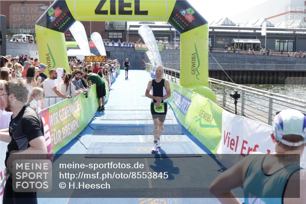 10.08.2025 - GEWOBA Citytriathlon Bremen H.Heesch http://msf.ph/oto/8553845 10.08.2025 15:15:59 Ziel 74, 290 meine-sportfotos.de