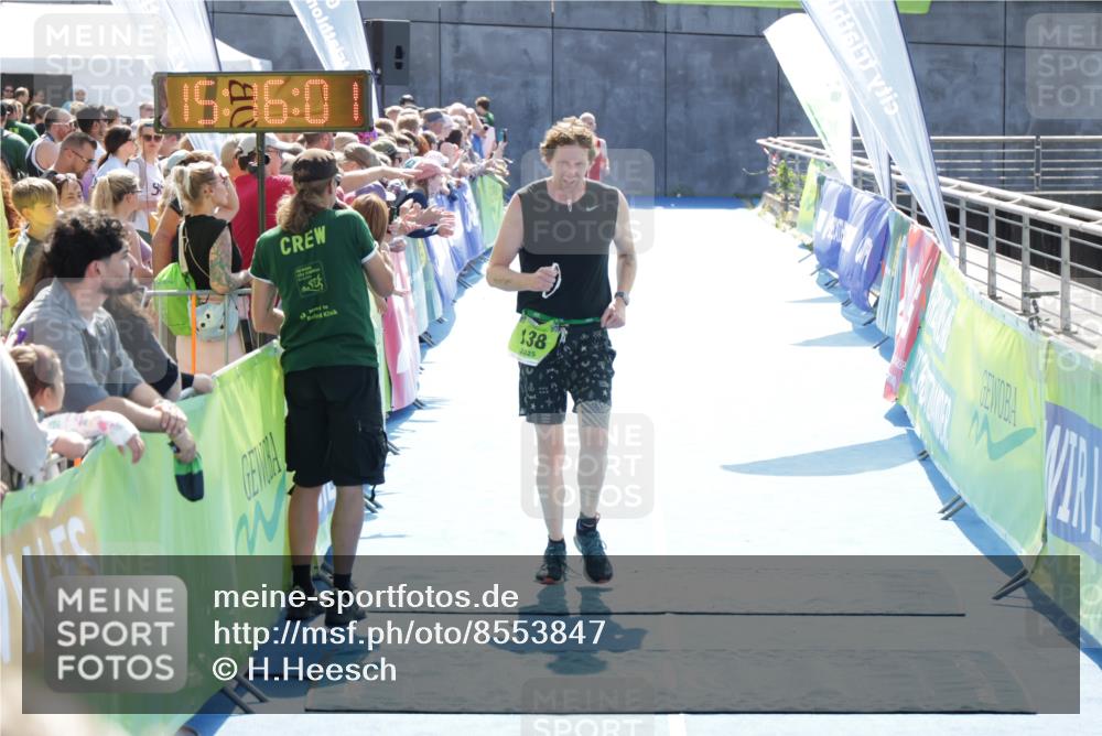 10.08.2025 - GEWOBA Citytriathlon Bremen H.Heesch http://msf.ph/oto/8553847 10.08.2025 15:16:05 Ziel 138, 290 meine-sportfotos.de