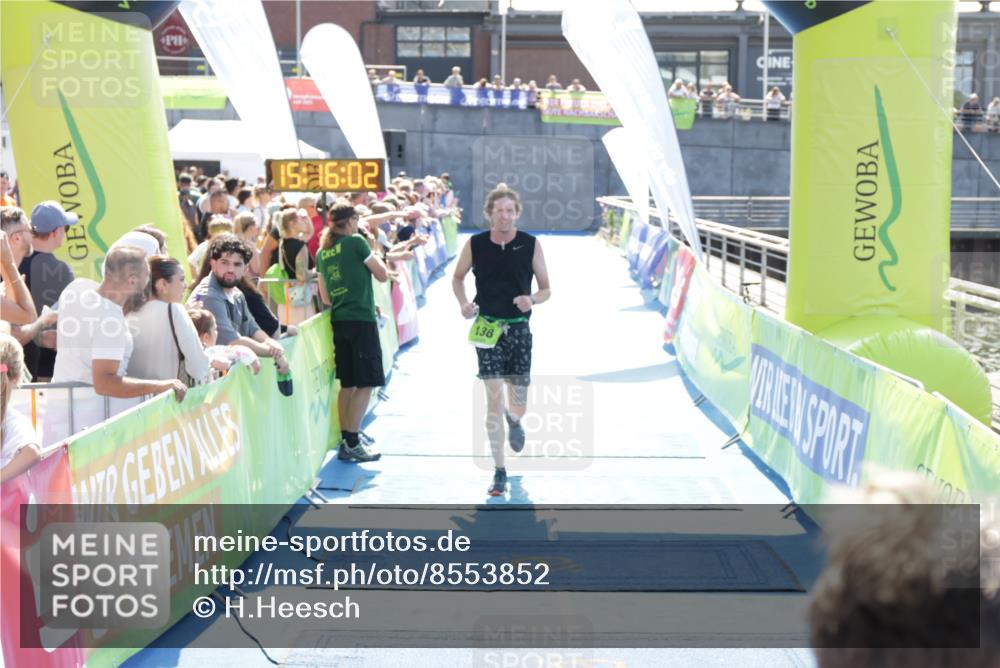 10.08.2025 - GEWOBA Citytriathlon Bremen H.Heesch http://msf.ph/oto/8553852 10.08.2025 15:16:05 Ziel 138, 290 meine-sportfotos.de