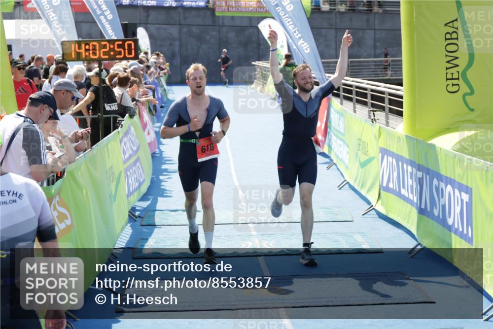 10.08.2025 - GEWOBA Citytriathlon Bremen H.Heesch http://msf.ph/oto/8553857 10.08.2025 14:02:54 Ziel 613, 618, 710 meine-sportfotos.de