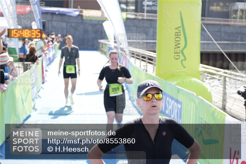 10.08.2025 - GEWOBA Citytriathlon Bremen H.Heesch http://msf.ph/oto/8553860 10.08.2025 15:48:39 Ziel 355 meine-sportfotos.de