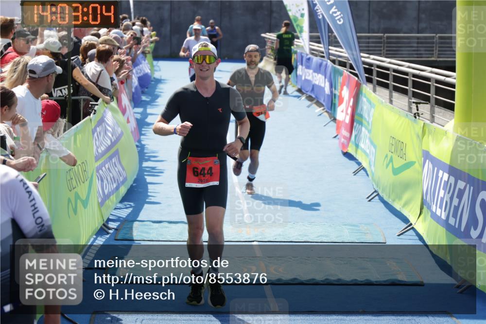 10.08.2025 - GEWOBA Citytriathlon Bremen H.Heesch http://msf.ph/oto/8553876 10.08.2025 14:03:07 Ziel 644, 768, 799 meine-sportfotos.de