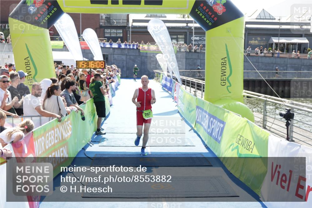 10.08.2025 - GEWOBA Citytriathlon Bremen H.Heesch http://msf.ph/oto/8553882 10.08.2025 15:16:12 Ziel 138, 297 meine-sportfotos.de