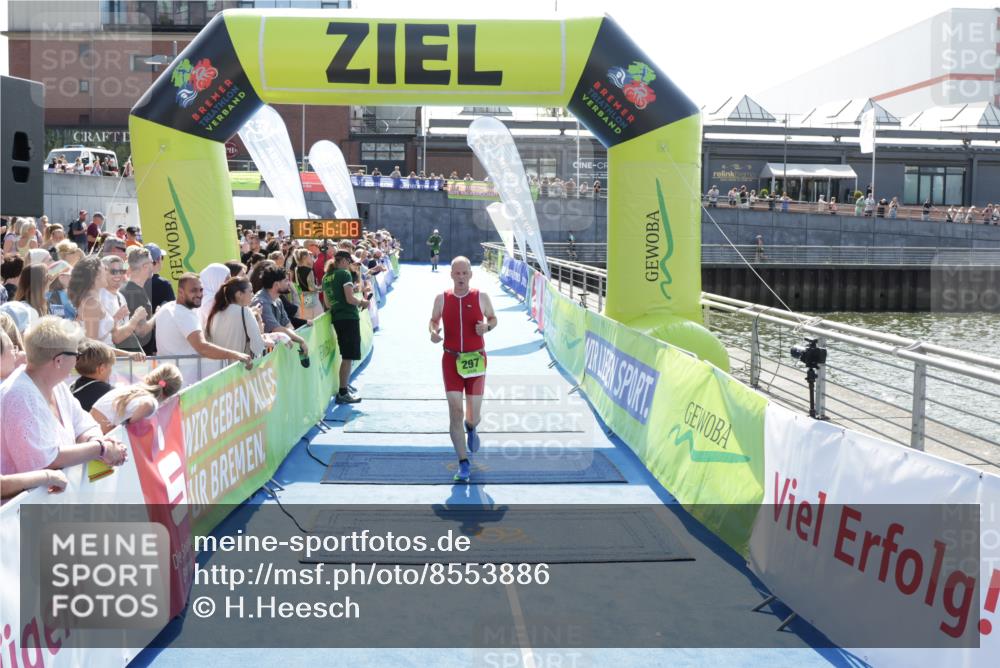 10.08.2025 - GEWOBA Citytriathlon Bremen H.Heesch http://msf.ph/oto/8553886 10.08.2025 15:16:12 Ziel 138, 297 meine-sportfotos.de