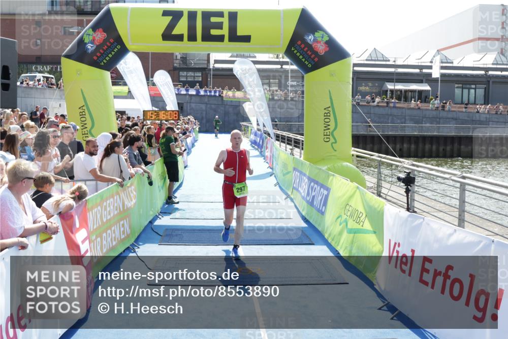 10.08.2025 - GEWOBA Citytriathlon Bremen H.Heesch http://msf.ph/oto/8553890 10.08.2025 15:16:12 Ziel 138, 297 meine-sportfotos.de
