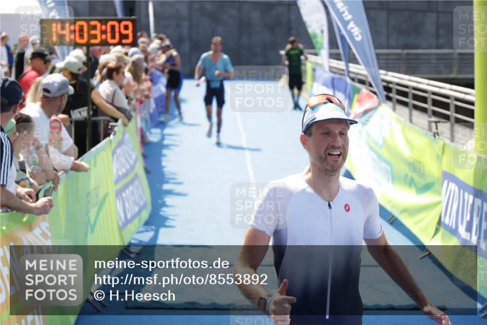 10.08.2025 - GEWOBA Citytriathlon Bremen H.Heesch http://msf.ph/oto/8553892 10.08.2025 14:03:13 Ziel 608, 644, 768, 799 meine-sportfotos.de