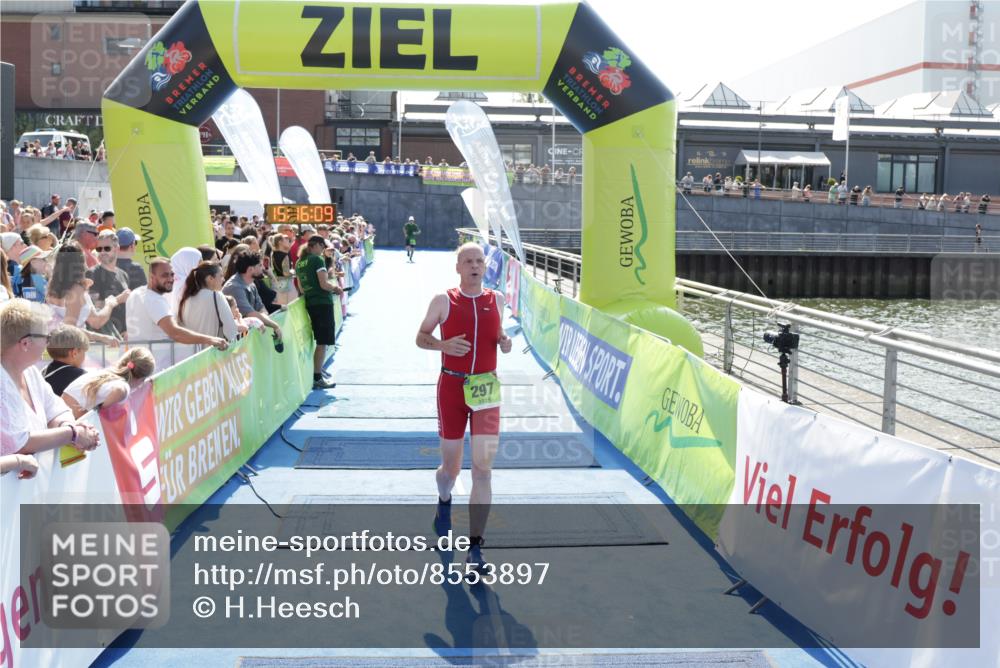 10.08.2025 - GEWOBA Citytriathlon Bremen H.Heesch http://msf.ph/oto/8553897 10.08.2025 15:16:13 Ziel 138, 297 meine-sportfotos.de