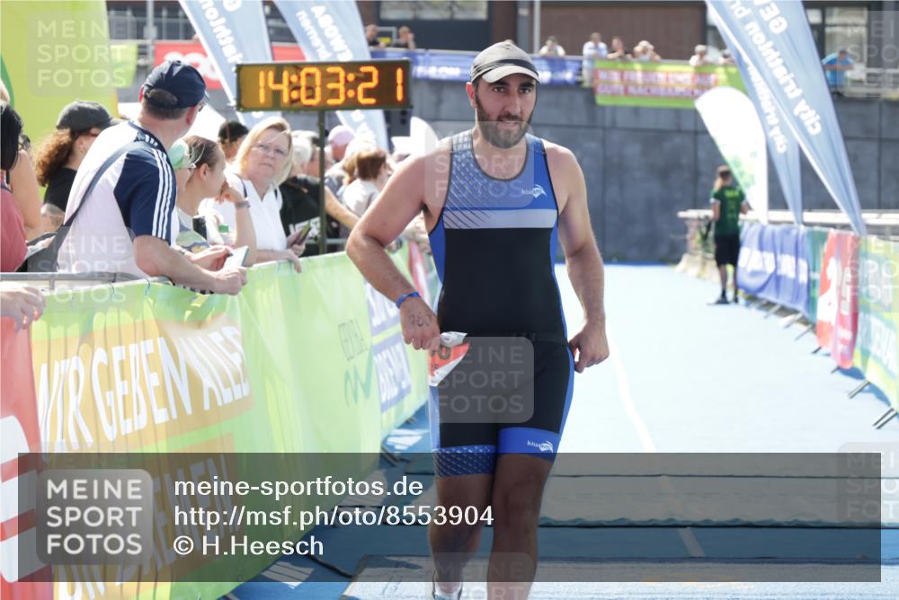 10.08.2025 - GEWOBA Citytriathlon Bremen H.Heesch http://msf.ph/oto/8553904 10.08.2025 14:03:24 Ziel 608, 786 meine-sportfotos.de