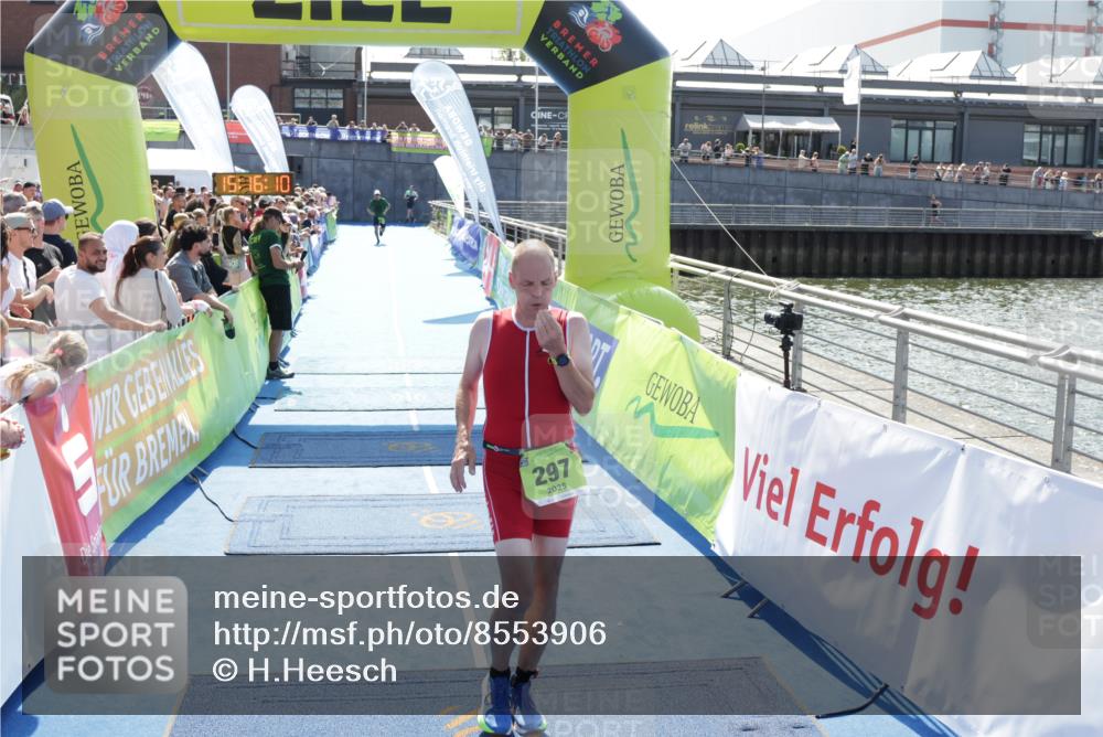 10.08.2025 - GEWOBA Citytriathlon Bremen H.Heesch http://msf.ph/oto/8553906 10.08.2025 15:16:14 Ziel 138, 297 meine-sportfotos.de
