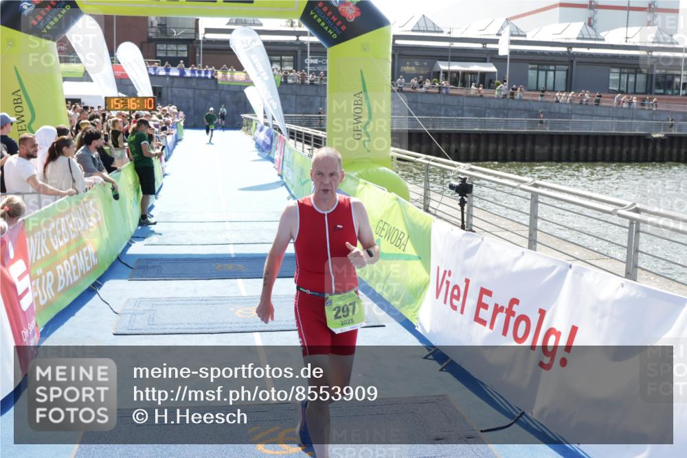 10.08.2025 - GEWOBA Citytriathlon Bremen H.Heesch http://msf.ph/oto/8553909 10.08.2025 15:16:14 Ziel 138, 297 meine-sportfotos.de