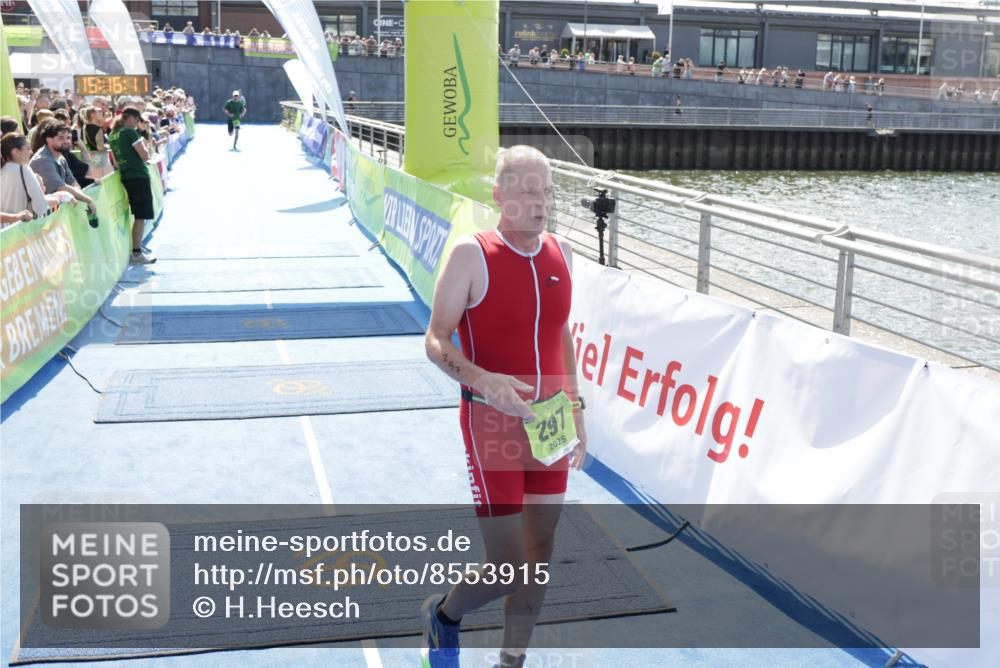 10.08.2025 - GEWOBA Citytriathlon Bremen H.Heesch http://msf.ph/oto/8553915 10.08.2025 15:16:15 Ziel 91, 138, 297 meine-sportfotos.de