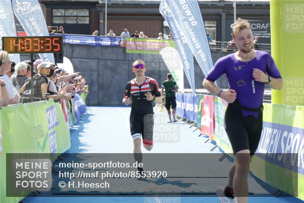 10.08.2025 - GEWOBA Citytriathlon Bremen H.Heesch http://msf.ph/oto/8553920 10.08.2025 14:03:39 Ziel 651, 763 meine-sportfotos.de