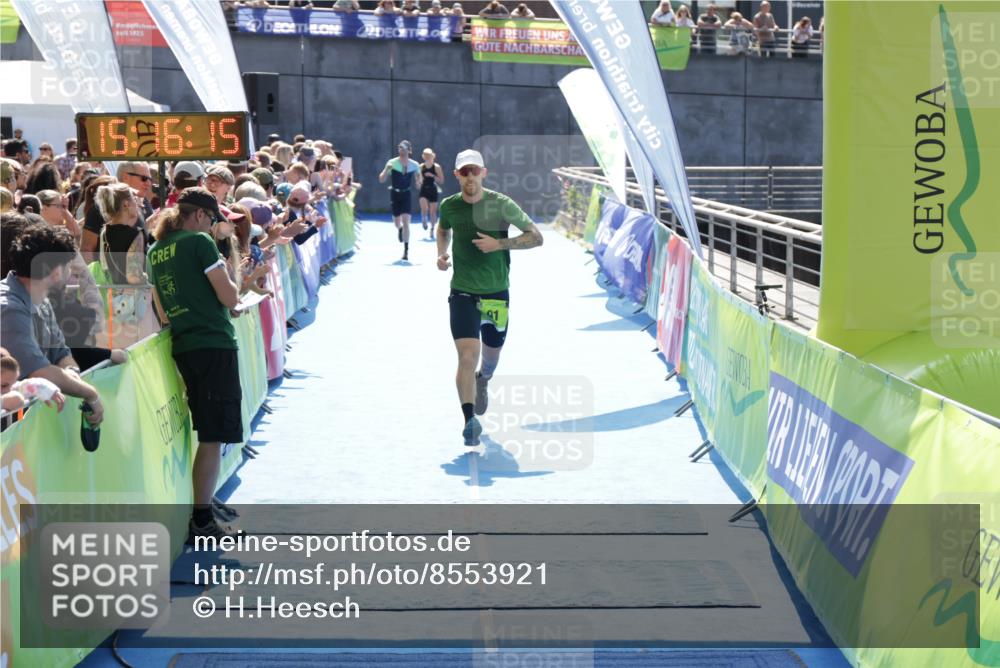 10.08.2025 - GEWOBA Citytriathlon Bremen H.Heesch http://msf.ph/oto/8553921 10.08.2025 15:16:19 Ziel 91, 297 meine-sportfotos.de