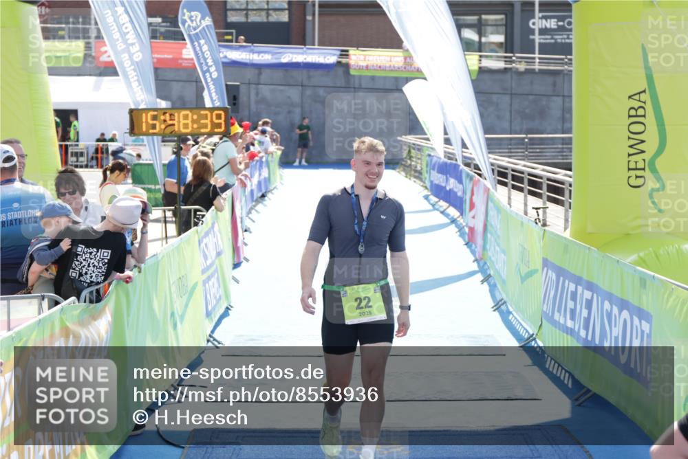 10.08.2025 - GEWOBA Citytriathlon Bremen H.Heesch http://msf.ph/oto/8553936 10.08.2025 15:48:43 Ziel 355 meine-sportfotos.de