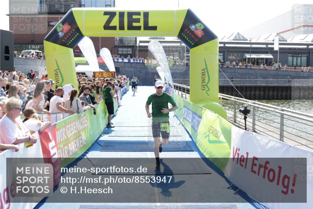 10.08.2025 - GEWOBA Citytriathlon Bremen H.Heesch http://msf.ph/oto/8553947 10.08.2025 15:16:21 Ziel 91, 93, 297 meine-sportfotos.de