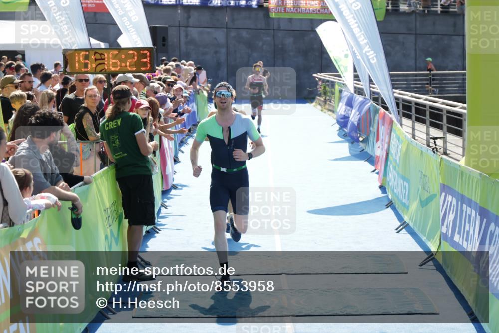 10.08.2025 - GEWOBA Citytriathlon Bremen H.Heesch http://msf.ph/oto/8553958 10.08.2025 15:16:26 Ziel 91, 93, 191, 488 meine-sportfotos.de