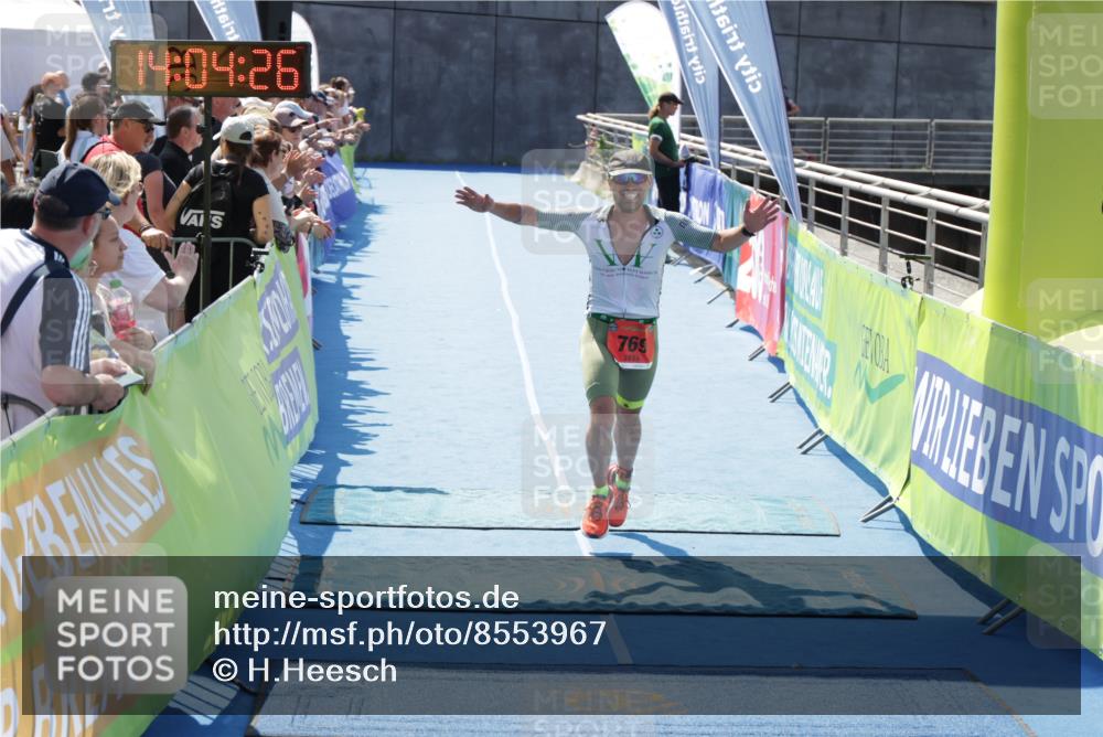 10.08.2025 - GEWOBA Citytriathlon Bremen H.Heesch http://msf.ph/oto/8553967 10.08.2025 14:04:29 Ziel 769 meine-sportfotos.de