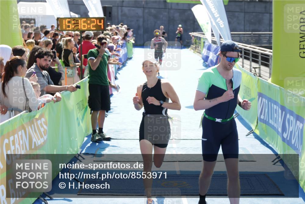 10.08.2025 - GEWOBA Citytriathlon Bremen H.Heesch http://msf.ph/oto/8553971 10.08.2025 15:16:28 Ziel 91, 93, 191, 488 meine-sportfotos.de