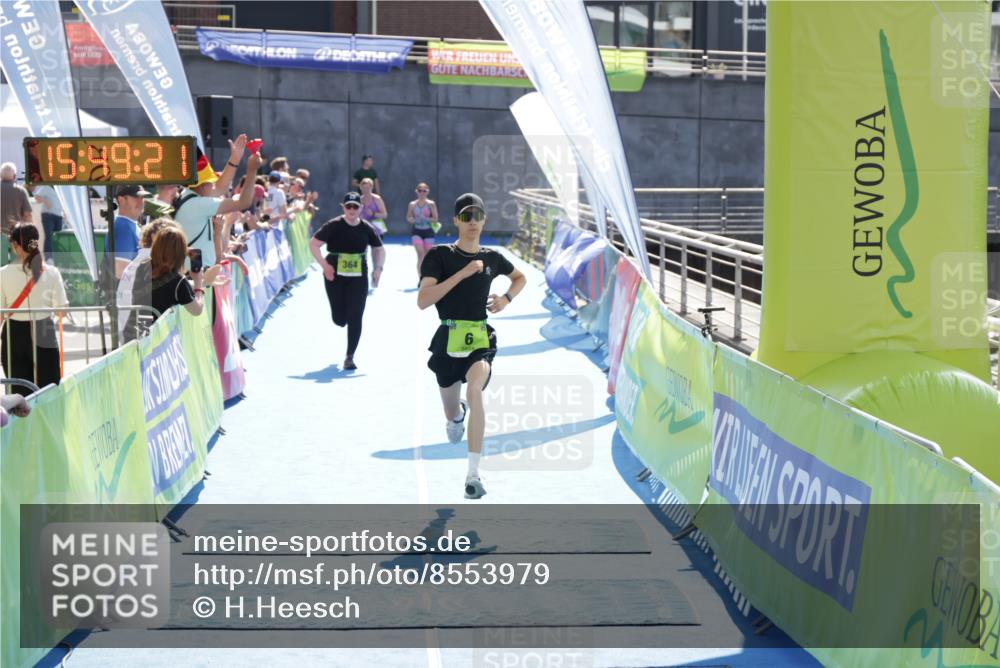 10.08.2025 - GEWOBA Citytriathlon Bremen H.Heesch http://msf.ph/oto/8553979 10.08.2025 15:49:25 Ziel 6, 364 meine-sportfotos.de