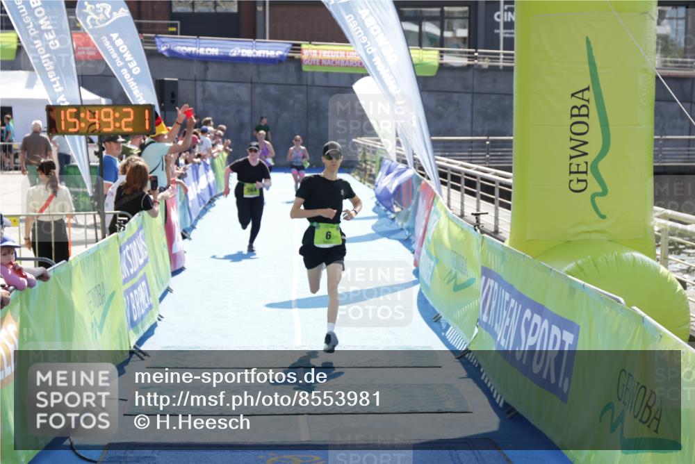 10.08.2025 - GEWOBA Citytriathlon Bremen H.Heesch http://msf.ph/oto/8553981 10.08.2025 15:49:25 Ziel 6, 364 meine-sportfotos.de