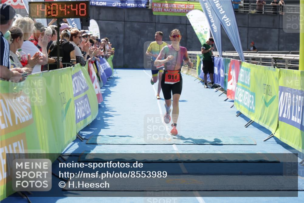 10.08.2025 - GEWOBA Citytriathlon Bremen H.Heesch http://msf.ph/oto/8553989 10.08.2025 14:04:51 Ziel 816, 856, 914 meine-sportfotos.de
