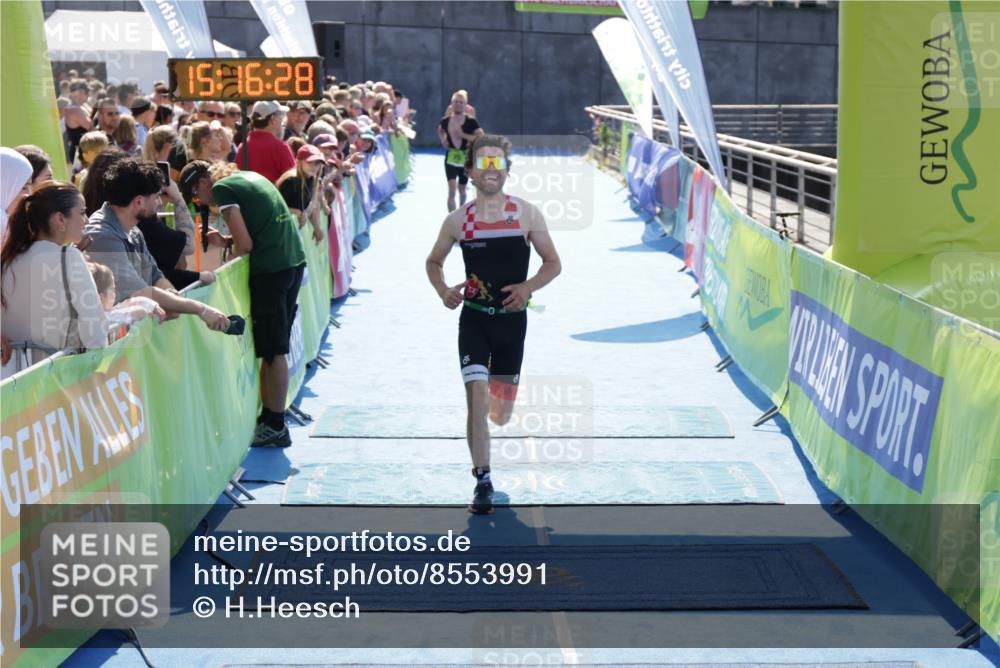 10.08.2025 - GEWOBA Citytriathlon Bremen H.Heesch http://msf.ph/oto/8553991 10.08.2025 15:16:32 Ziel 75, 93, 191, 488 meine-sportfotos.de