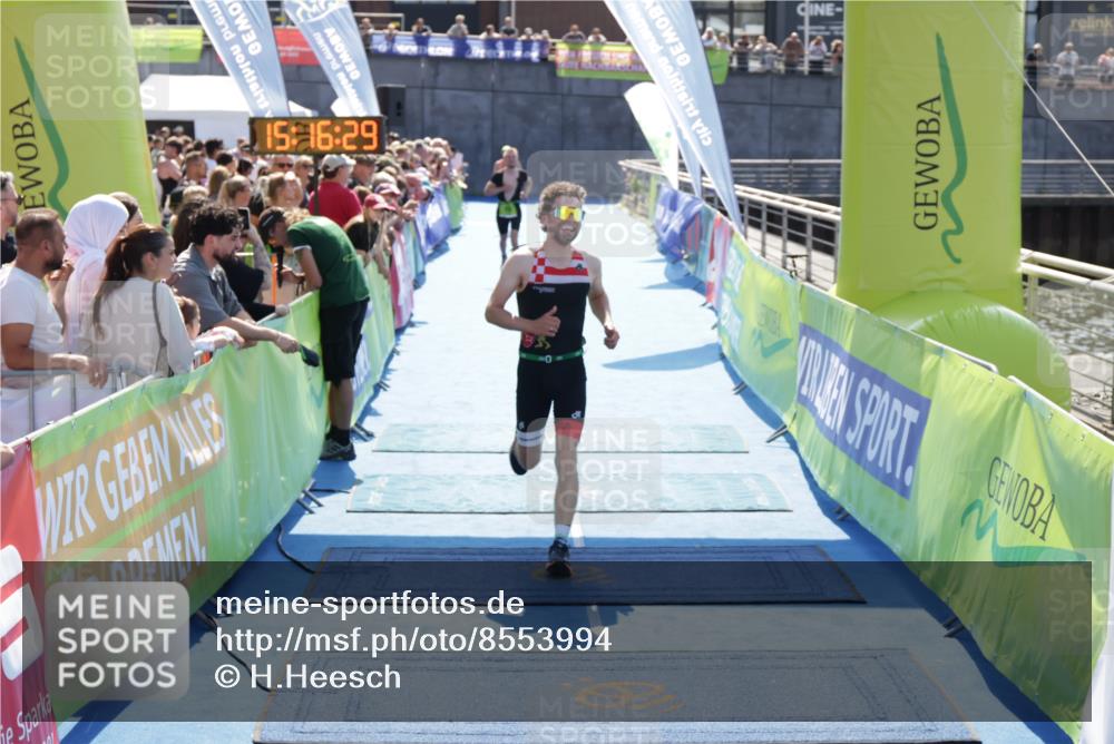 10.08.2025 - GEWOBA Citytriathlon Bremen H.Heesch http://msf.ph/oto/8553994 10.08.2025 15:16:33 Ziel 75, 93, 191, 488 meine-sportfotos.de