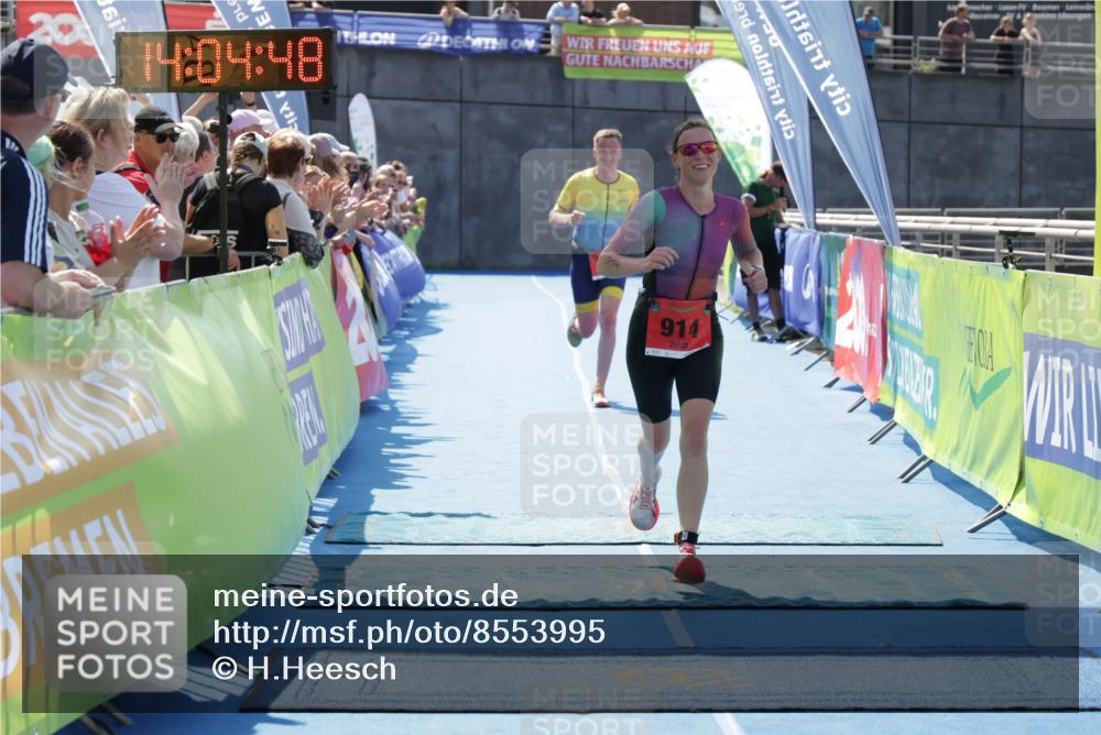 10.08.2025 - GEWOBA Citytriathlon Bremen H.Heesch http://msf.ph/oto/8553995 10.08.2025 14:04:52 Ziel 816, 856, 914 meine-sportfotos.de