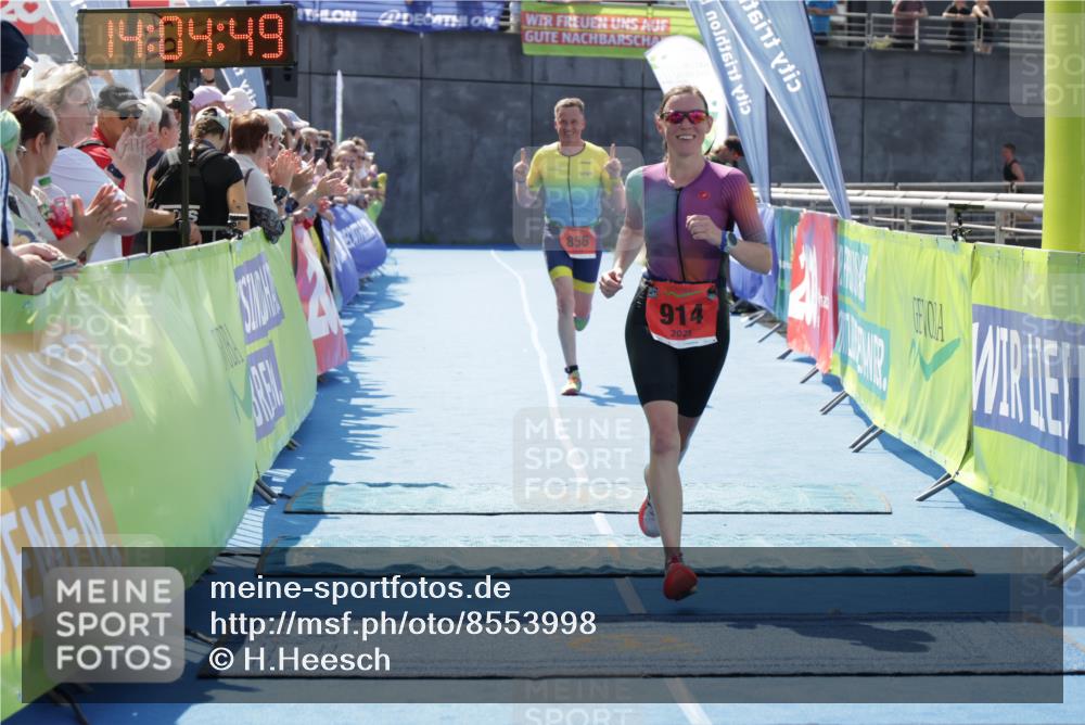 10.08.2025 - GEWOBA Citytriathlon Bremen H.Heesch http://msf.ph/oto/8553998 10.08.2025 14:04:52 Ziel 816, 856, 914 meine-sportfotos.de