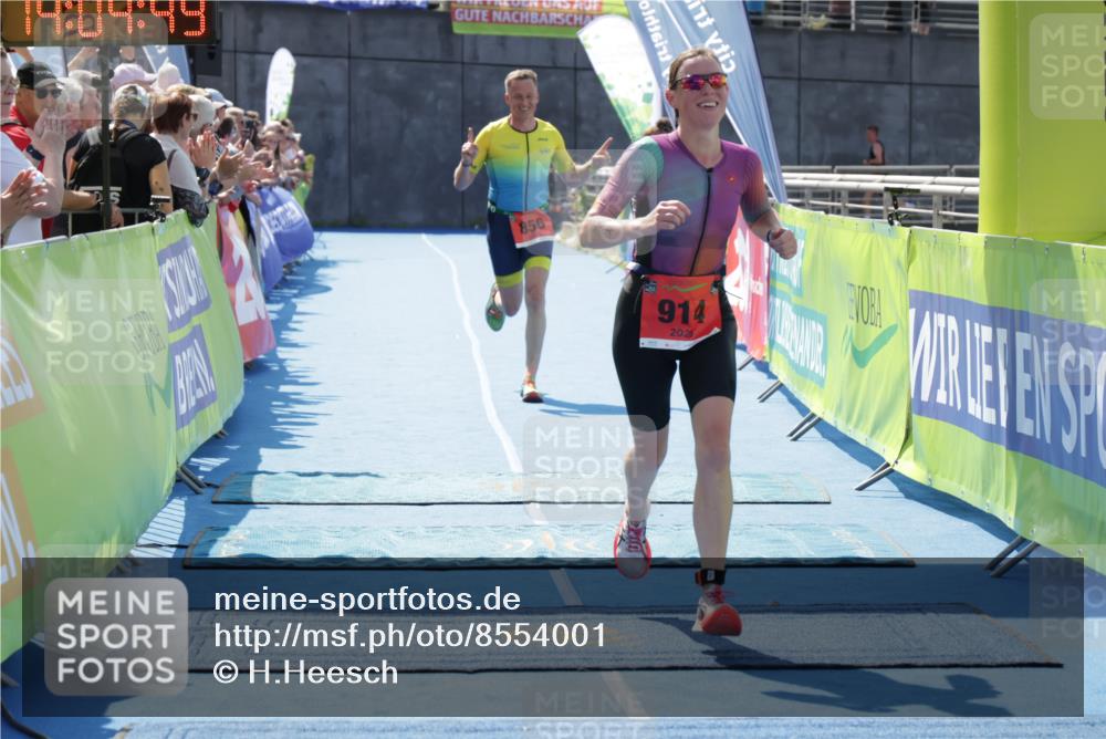 10.08.2025 - GEWOBA Citytriathlon Bremen H.Heesch http://msf.ph/oto/8554001 10.08.2025 14:04:53 Ziel 816, 856, 914 meine-sportfotos.de