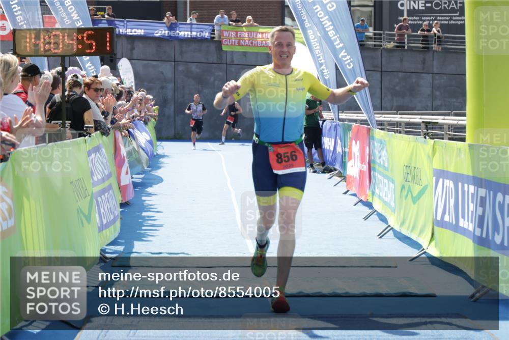 10.08.2025 - GEWOBA Citytriathlon Bremen H.Heesch http://msf.ph/oto/8554005 10.08.2025 14:04:55 Ziel 816, 856, 914 meine-sportfotos.de