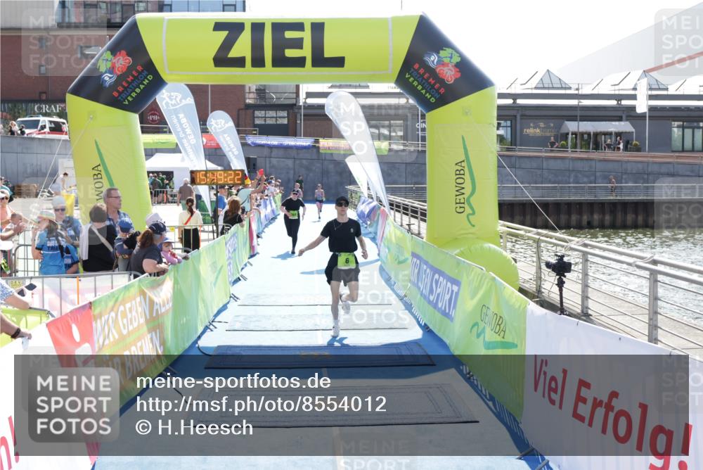 10.08.2025 - GEWOBA Citytriathlon Bremen H.Heesch http://msf.ph/oto/8554012 10.08.2025 15:49:26 Ziel 6, 364, 476, 477 meine-sportfotos.de