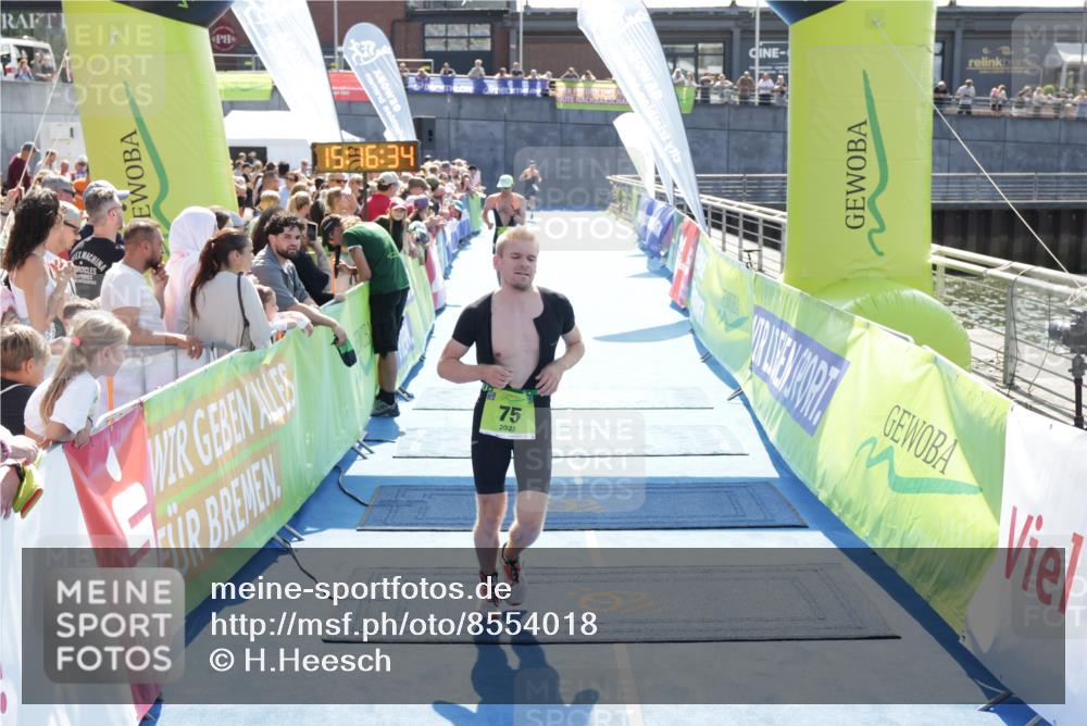 10.08.2025 - GEWOBA Citytriathlon Bremen H.Heesch http://msf.ph/oto/8554018 10.08.2025 15:16:38 Ziel 75, 191, 197 meine-sportfotos.de