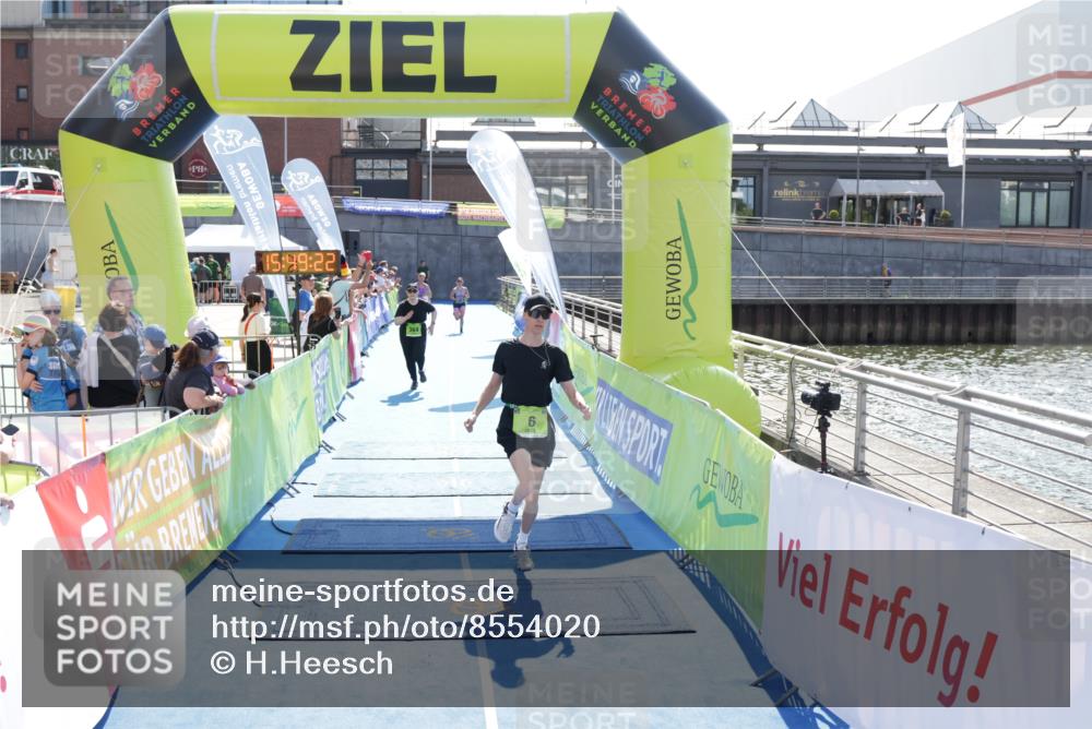 10.08.2025 - GEWOBA Citytriathlon Bremen H.Heesch http://msf.ph/oto/8554020 10.08.2025 15:49:26 Ziel 6, 364, 476, 477 meine-sportfotos.de