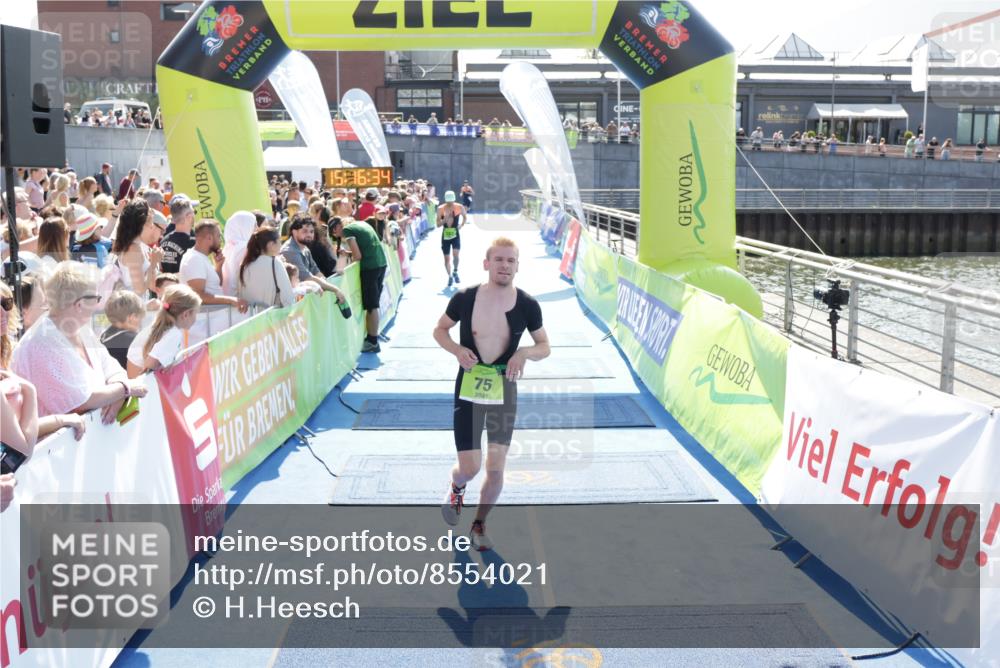 10.08.2025 - GEWOBA Citytriathlon Bremen H.Heesch http://msf.ph/oto/8554021 10.08.2025 15:16:38 Ziel 75, 191, 197 meine-sportfotos.de