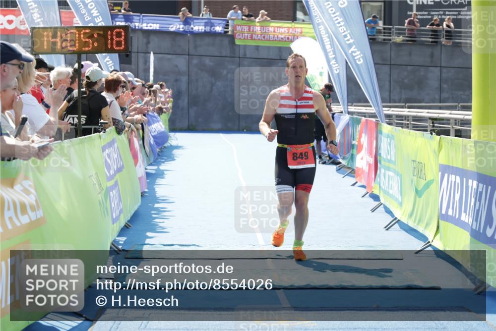 10.08.2025 - GEWOBA Citytriathlon Bremen H.Heesch http://msf.ph/oto/8554026 10.08.2025 14:05:22 Ziel 849 meine-sportfotos.de