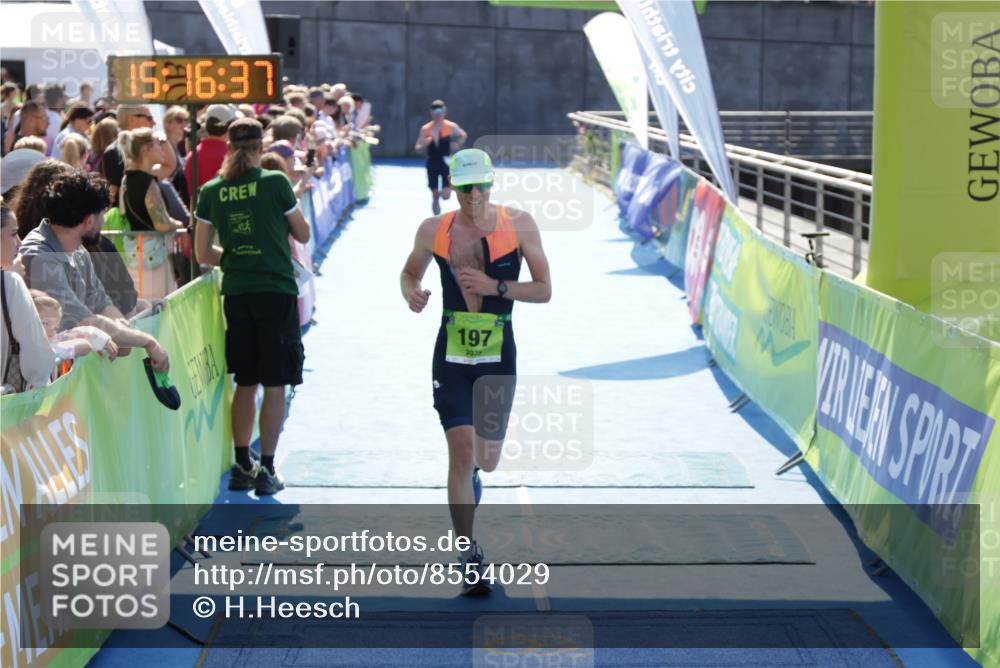 10.08.2025 - GEWOBA Citytriathlon Bremen H.Heesch http://msf.ph/oto/8554029 10.08.2025 15:16:41 Ziel 4, 75, 197 meine-sportfotos.de