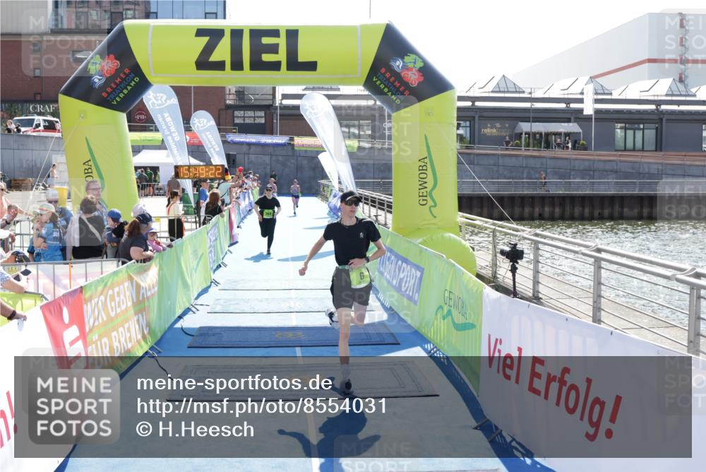 10.08.2025 - GEWOBA Citytriathlon Bremen H.Heesch http://msf.ph/oto/8554031 10.08.2025 15:49:27 Ziel 6, 364, 476, 477 meine-sportfotos.de