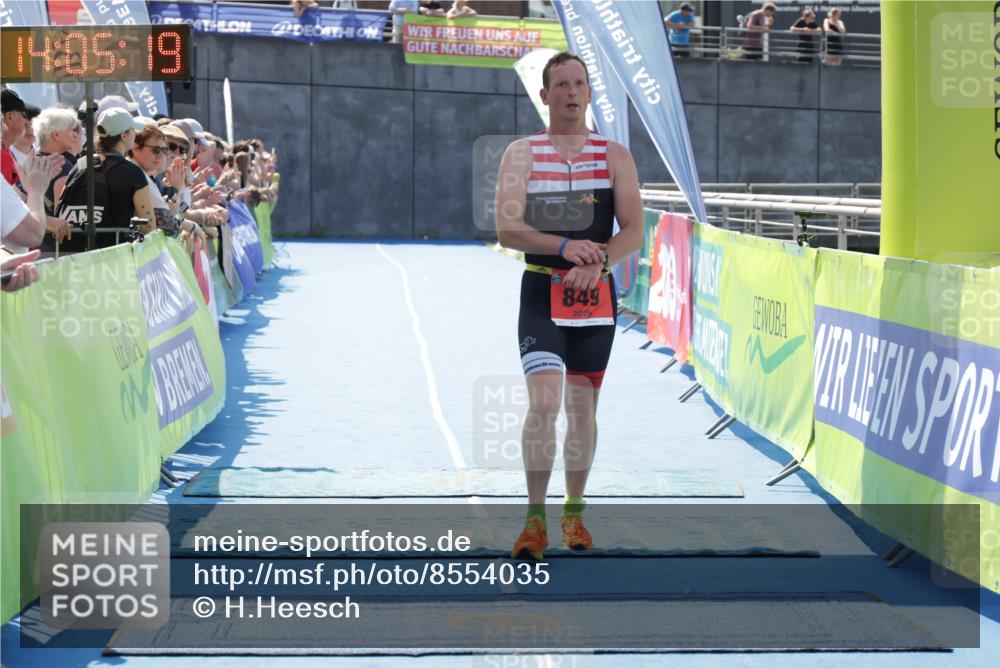 10.08.2025 - GEWOBA Citytriathlon Bremen H.Heesch http://msf.ph/oto/8554035 10.08.2025 14:05:23 Ziel 849 meine-sportfotos.de