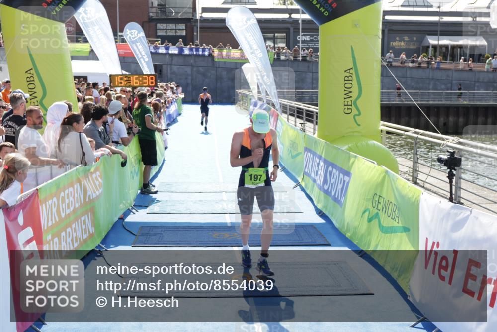 10.08.2025 - GEWOBA Citytriathlon Bremen H.Heesch http://msf.ph/oto/8554039 10.08.2025 15:16:42 Ziel 4, 75, 197 meine-sportfotos.de