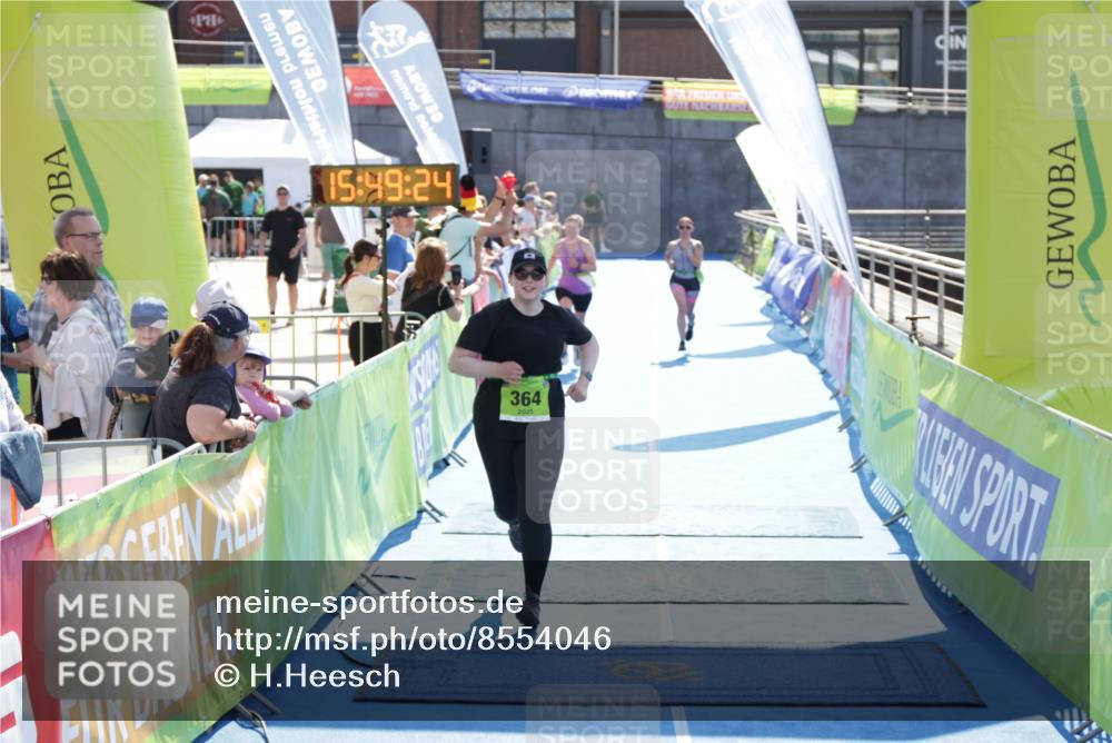 10.08.2025 - GEWOBA Citytriathlon Bremen H.Heesch http://msf.ph/oto/8554046 10.08.2025 15:49:28 Ziel 6, 364, 476, 477 meine-sportfotos.de