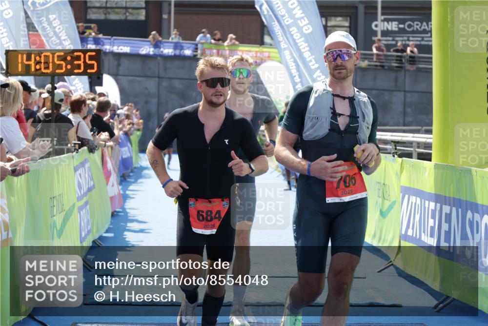 10.08.2025 - GEWOBA Citytriathlon Bremen H.Heesch http://msf.ph/oto/8554048 10.08.2025 14:05:38 Ziel 628, 684, 706 meine-sportfotos.de
