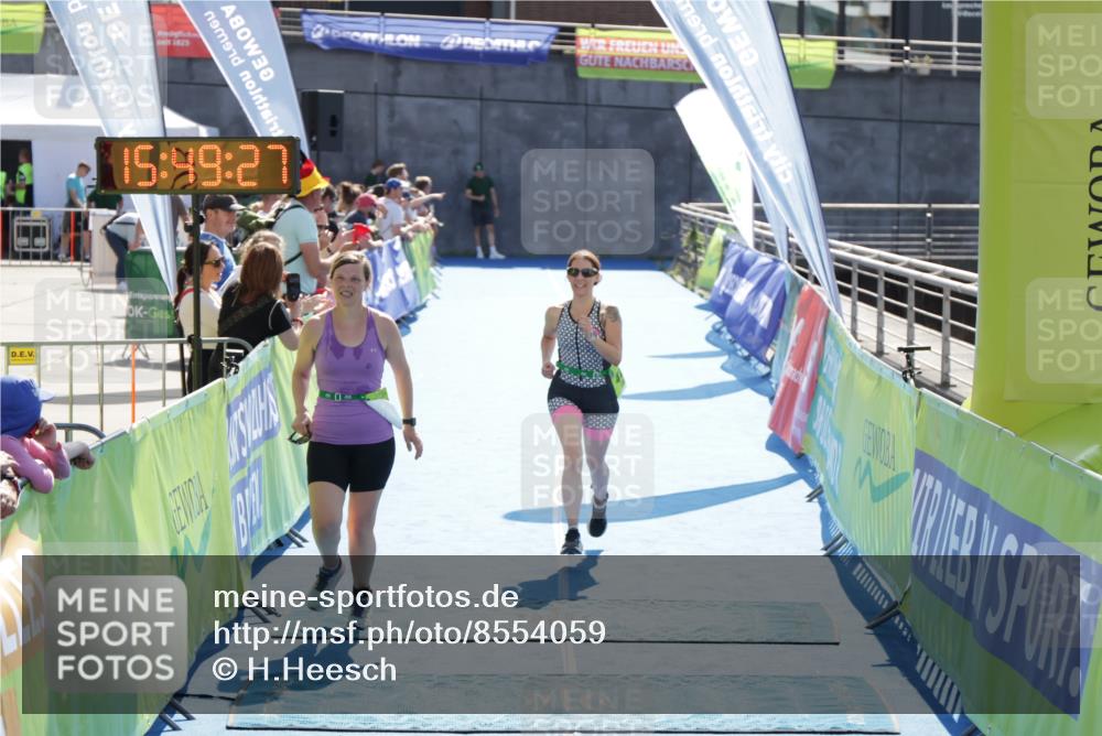 10.08.2025 - GEWOBA Citytriathlon Bremen H.Heesch http://msf.ph/oto/8554059 10.08.2025 15:49:31 Ziel 6, 364, 476, 477 meine-sportfotos.de