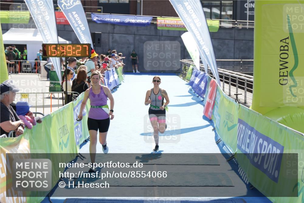 10.08.2025 - GEWOBA Citytriathlon Bremen H.Heesch http://msf.ph/oto/8554066 10.08.2025 15:49:31 Ziel 6, 364, 476, 477 meine-sportfotos.de