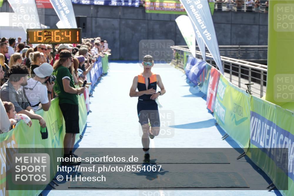 10.08.2025 - GEWOBA Citytriathlon Bremen H.Heesch http://msf.ph/oto/8554067 10.08.2025 15:16:45 Ziel 4, 197 meine-sportfotos.de